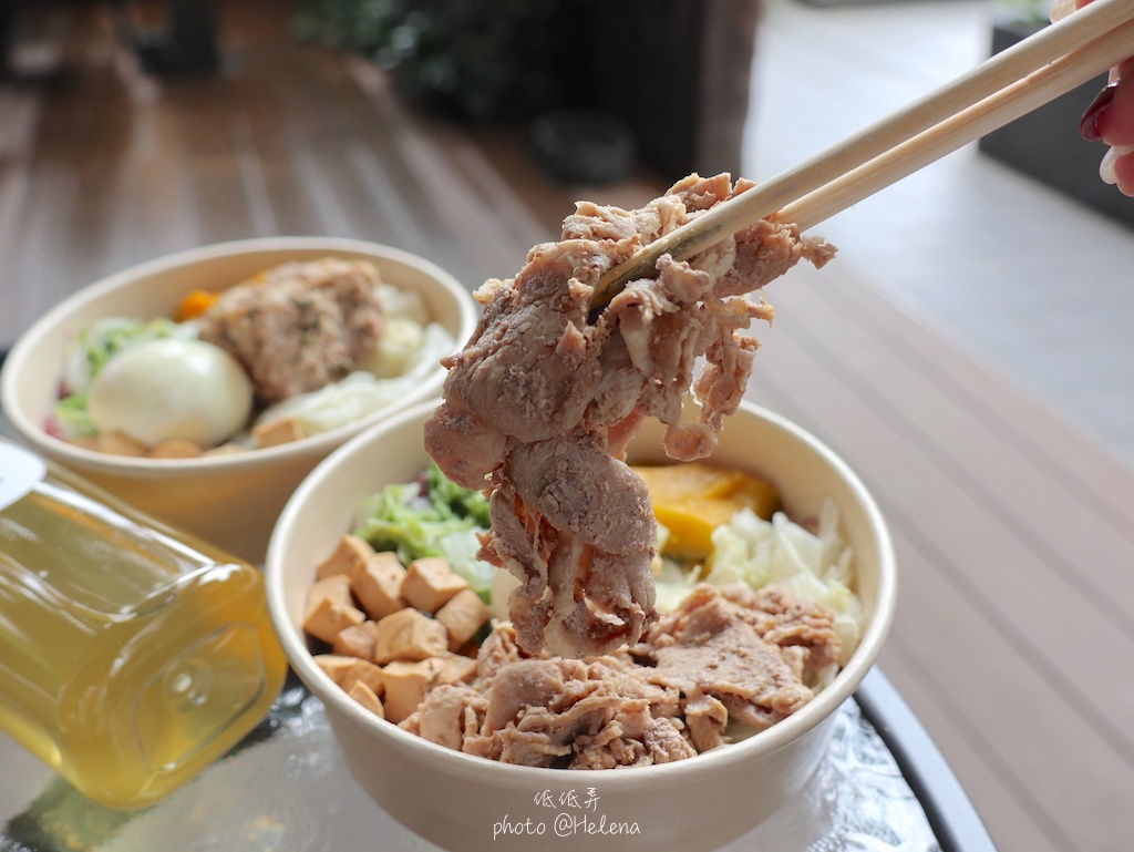 低低弄,低卡台式便當,低卡餐盒,台北健康餐盒,台北小巨蛋美食,台北美食,台北遊／宿,台式便當,台灣寶島,延吉街便當,延吉街美食,松山區美食,滷雞腿,營養師,瓜子肉,開菜單 @Helena's Blog
