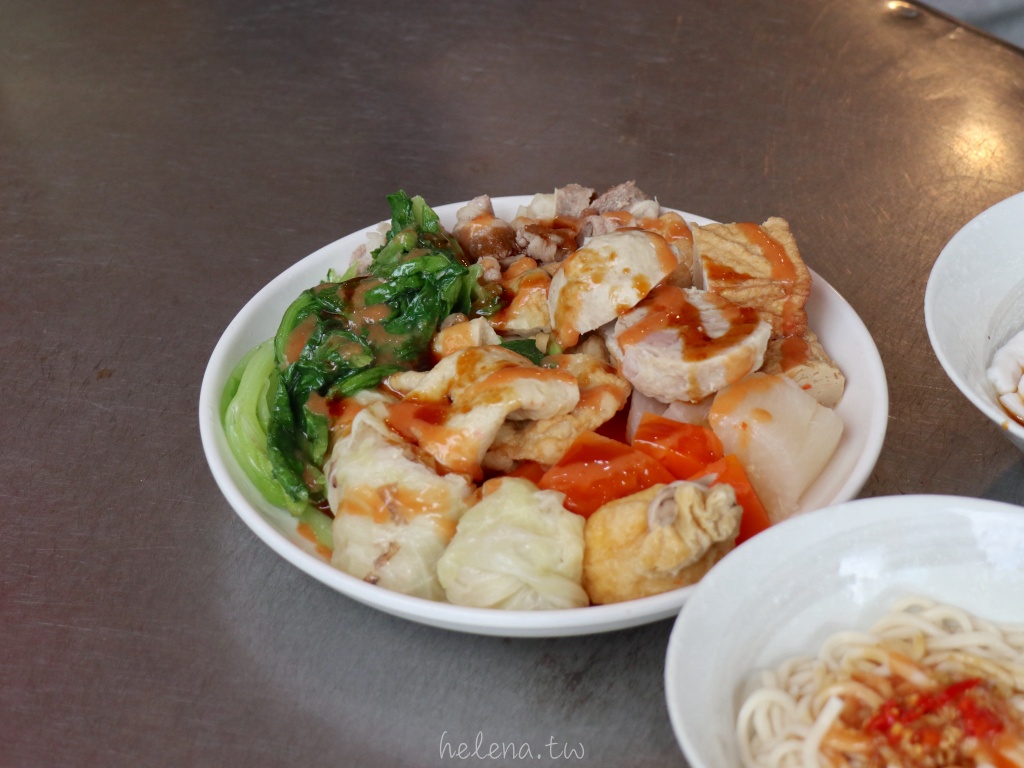 中山區,低卡,健康輕食,健康餐盒,南京復興,台北美食,台北遊／宿,台灣寶島,味精,平價美食,我的減半人生,新鮮,清爽湯底,無添加,磚瓦臺,美食,自製貢丸,遼寧街,關東煮,飽足感,高麗菜捲 @Helena's Blog